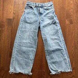 Uniqlo medium wash wide leg straight jeans
